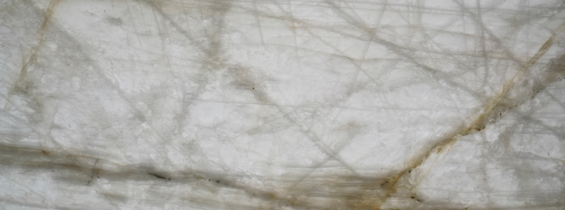 Cristallo-551-Translucent---Closeup